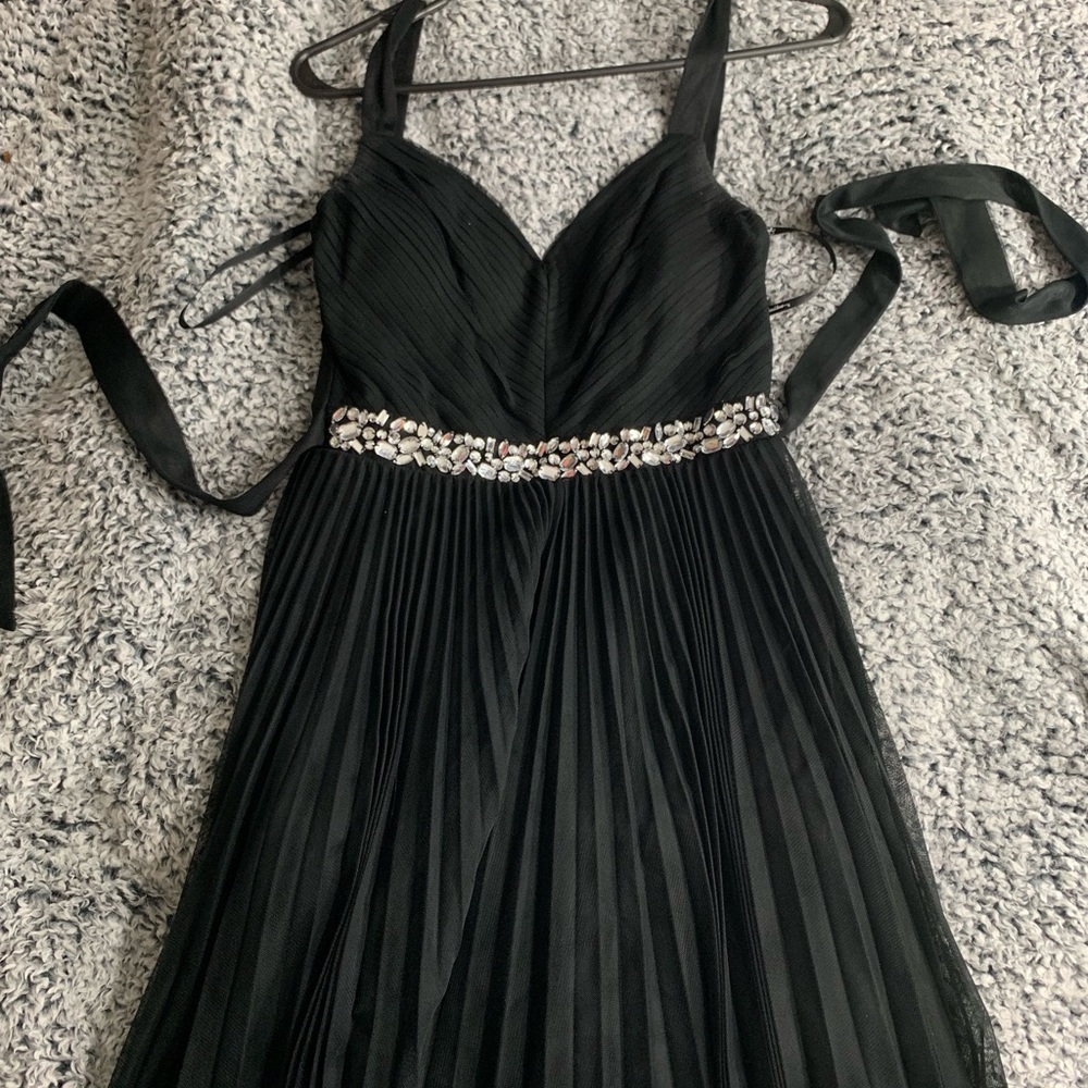 HOMECOMING DRESS WORN ONCE - Picture 2 of 4